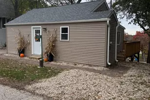 33312 Fairview Ct, Burlington, WI 53105 - Photo 2