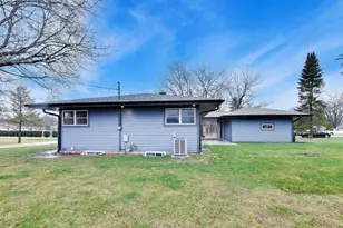 W1350 Honey Suckle Rd, Bloomfield, WI 53128 - Photo 4