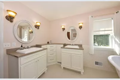 W269N2762  Lelah Ave, Pewaukee, WI 53072 - Photo 20
