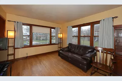 447 E Waterford Ave, Milwaukee, WI 53207 - Photo 8