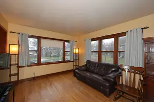 447 E Waterford Ave, Milwaukee, WI 53207 - Photo 8