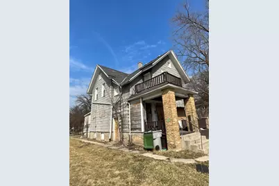 2450 W Keefe Ave #2452, Milwaukee, WI 53206 - Photo 2