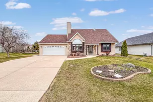 7236 S Hillendale Dr, Franklin, WI 53132 - Photo 1