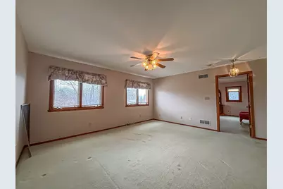 7236 S Hillendale Dr, Franklin, WI 53132 - Photo 14