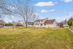 7236 S Hillendale Dr, Franklin, WI 53132 - Photo 32