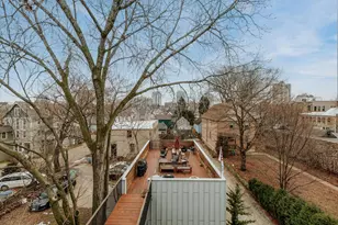 1730 N Franklin Pl, Milwaukee, WI 53202 - Photo 12