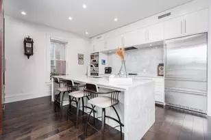 1730 N Franklin Pl, Milwaukee, WI 53202 - Photo 2