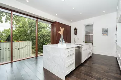 1730 N Franklin Pl, Milwaukee, WI 53202 - Photo 4