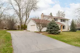 21300 Astolat Dr, Brookfield, WI 53045 - Photo 8