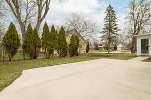 21300 Astolat Dr, Brookfield, WI 53045 - Photo 4