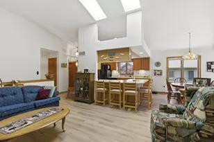 N80W17455 Robin Cir, Menomonee Falls, WI 53051 - Photo 8