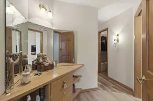 N80W17455 Robin Cir, Menomonee Falls, WI 53051 - Photo 12