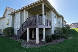 6837 W Greyhawk Ct, Franklin, WI 53132 - Photo 4