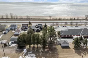 2834 Memorial Dr, Two Rivers, WI 54241 - Photo 18