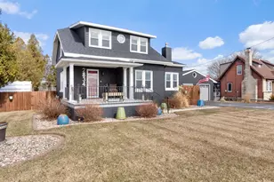 2834 Memorial Dr, Two Rivers, WI 54241 - Photo 4