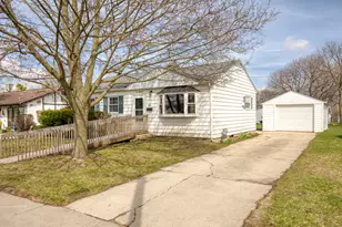 955 Lincoln Dr, West Bend, WI 53095 - Photo 2