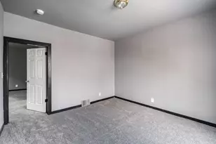 3127 W Garfield Ave, Milwaukee, WI 53208 - Photo 24