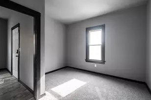 3127 W Garfield Ave, Milwaukee, WI 53208 - Photo 10