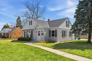 213 E Douglas St, Port Washington, WI 53074 - Photo 2