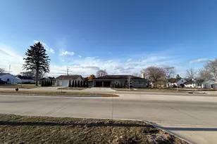 604 Reed Ave, Manitowoc, WI 54220 - Photo 2