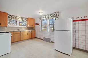 3318 S 98th St, Milwaukee, WI 53227 - Photo 8