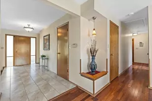 N8W27287 Woodridge Ln, Pewaukee, WI 53188 - Photo 4