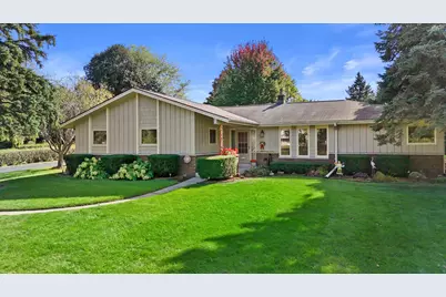 N8W27287  Woodridge Ln, Pewaukee, WI 53188 - Photo 2