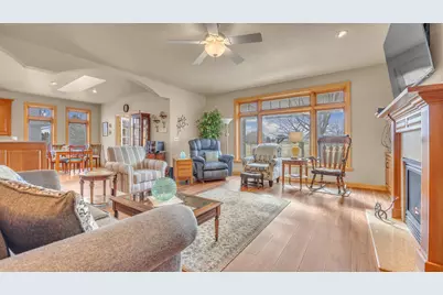 68  Aurora Ln, Fond du Lac, WI 54935 - Photo 4