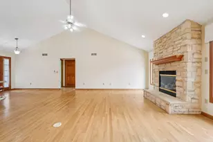 16605 W Sumerland Ct, New Berlin, WI 53151 - Photo 8
