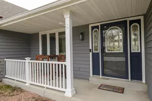 W231N7020 Homestead Ct, Sussex, WI 53089 - Photo 8