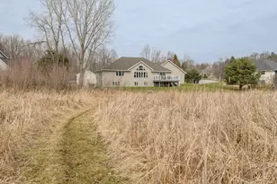 W231N7020 Homestead Ct, Sussex, WI 53089 - Photo 6