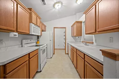 6235  Walnut Ln #8, Cudahy, WI 53110 - Photo 10