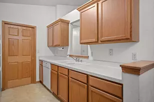 6235 Walnut Ln, Cudahy, WI 53110 - Photo 8