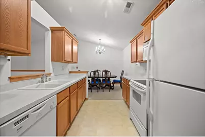 6235  Walnut Ln #8, Cudahy, WI 53110 - Photo 6