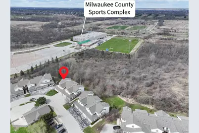 9267 S 54th St, Franklin, WI 53132 - Photo 2