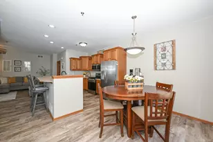 9267 S 54th St, Franklin, WI 53132 - Photo 6