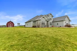 W1097 Spring Prairie Rd, Spring Prairie, WI 53105 - Photo 8