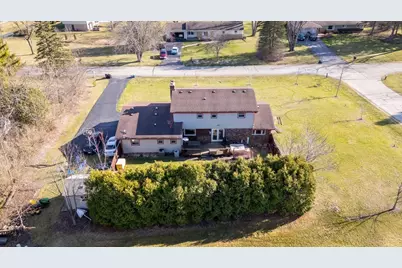 1326 W Zedler Ln, Mequon, WI 53092 - Photo 40