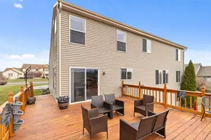 W134N6585 Lilly Creek Dr, Menomonee Falls, WI 53051 - Photo 16