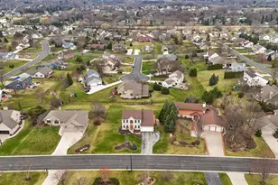 W134N6585 Lilly Creek Dr, Menomonee Falls, WI 53051 - Photo 4