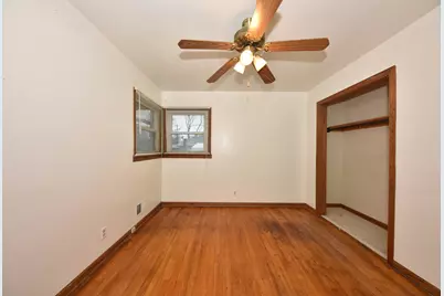 10529 W Caldwell Ave, Milwaukee, WI 53225 - Photo 16