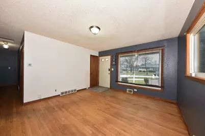 10529 W Caldwell Ave, Milwaukee, WI 53225 - Photo 6