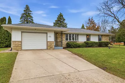 N64W15472  Sunny Dale Dr, Menomonee Falls, WI 53051 - Photo 2