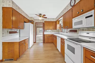 2207 N 119th St, Wauwatosa, WI 53226 - Photo 8