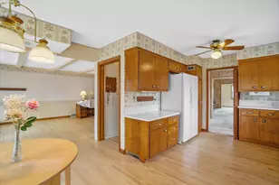 2207 N 119th St, Wauwatosa, WI 53226 - Photo 10