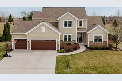 10194 S 34th St, Franklin, WI 53132 - Photo 1