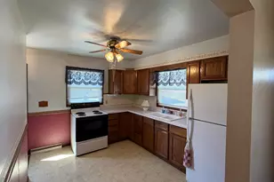 1133 S 36th St, Manitowoc, WI 54220 - Photo 4