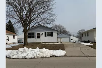 1133 S 36th St, Manitowoc, WI 54220 - Photo 2