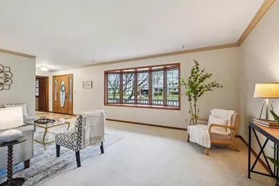 720 W Fairfield Ct, Glendale, WI 53217 - Photo 8