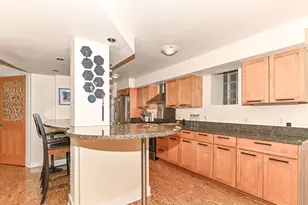 1904 N Farwell Ave, Milwaukee, WI 53202 - Photo 8